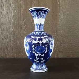 Vintage 12" Chinese 20th Century Hand Painted Blue White Floral Ceramic Vase
